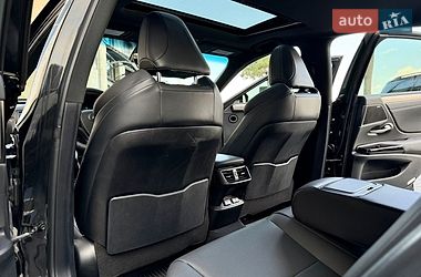 Седан Lexus ES 2023 в Львові