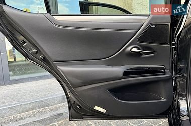 Седан Lexus ES 2023 в Львові