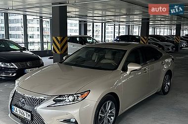 Седан Lexus ES 2015 в Киеве Седан Lexus ES 2015 в Киеве