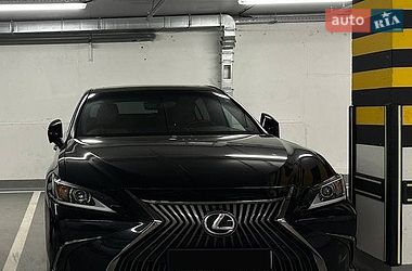 Седан Lexus ES 2019 в Киеве