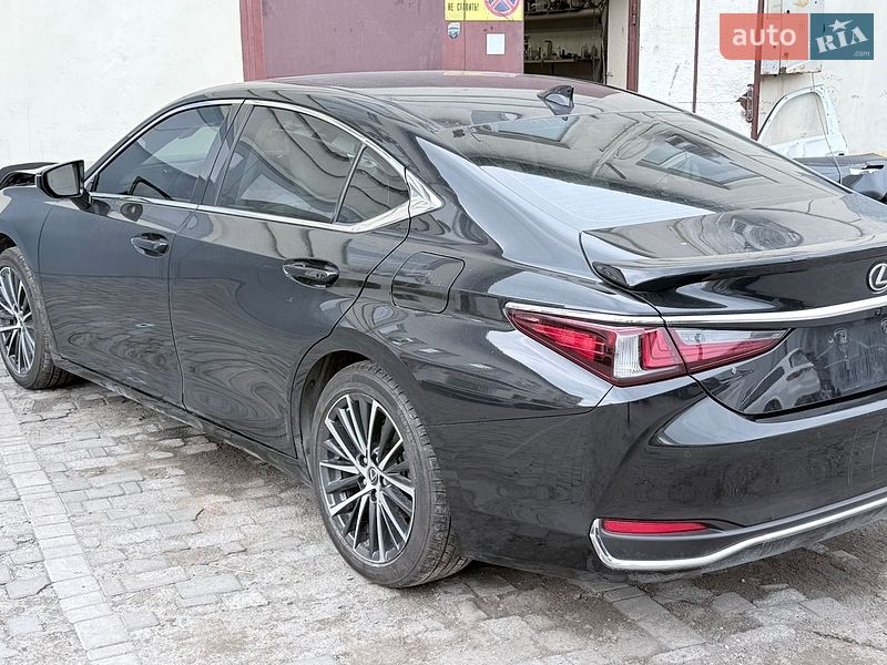 Lexus ES 2023