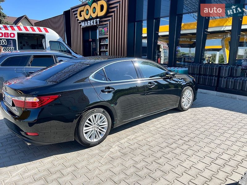 Седан Lexus ES 2012 в Львові