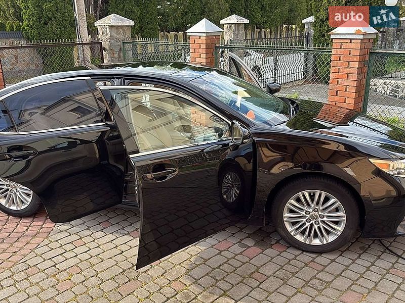 Седан Lexus ES 2012 в Львові