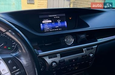 Седан Lexus ES 2015 в Фастове