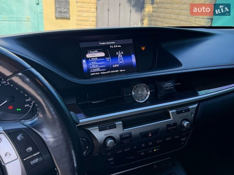 Седан Lexus ES 2015 в Фастове