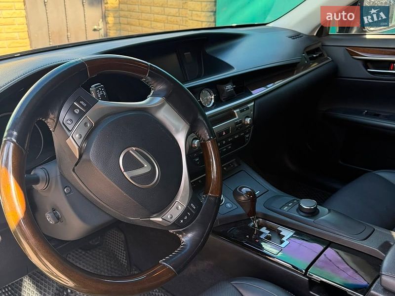 Седан Lexus ES 2015 в Фастове