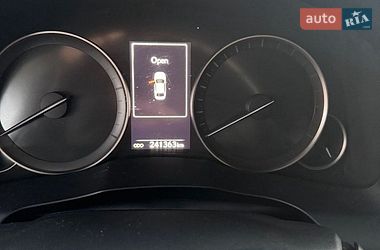 Седан Lexus ES 2016 в Києві