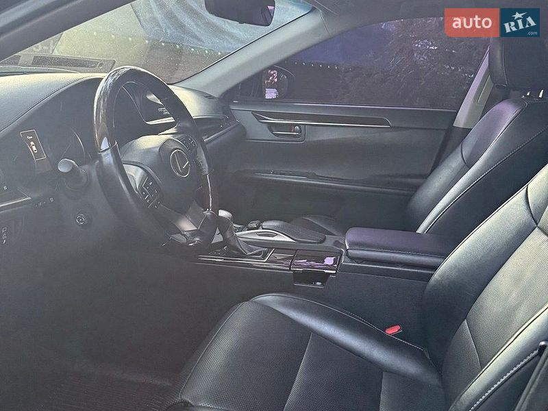 Седан Lexus ES 2016 в Києві