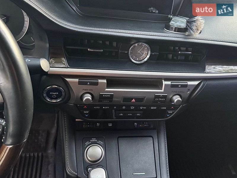 Седан Lexus ES 2016 в Києві