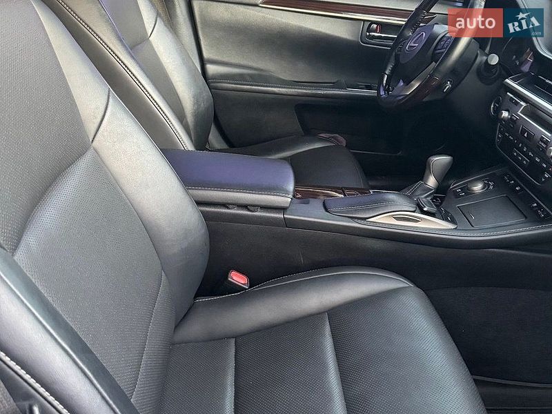 Седан Lexus ES 2016 в Києві