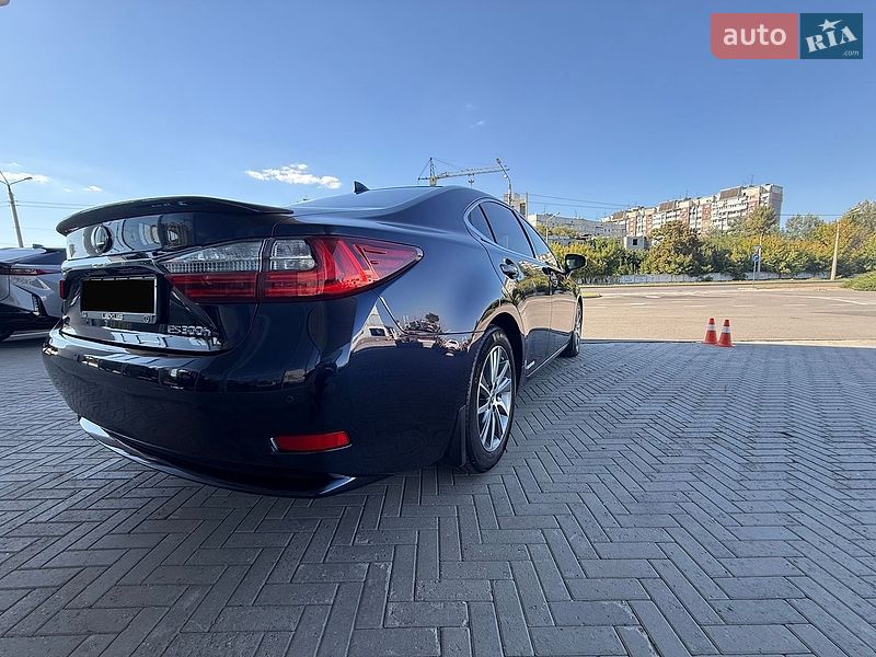 Седан Lexus ES 2015 в Харькове