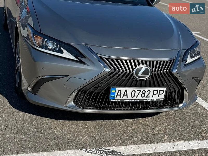 Lexus ES 2019