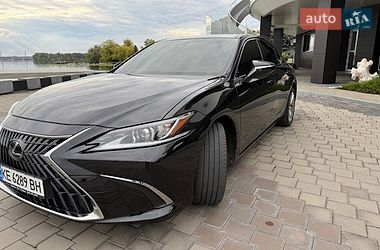 Седан Lexus ES 2021 в Дніпрі