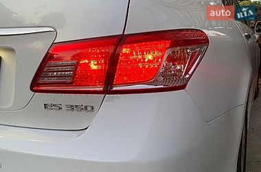 Седан Lexus ES 2012 в Южном