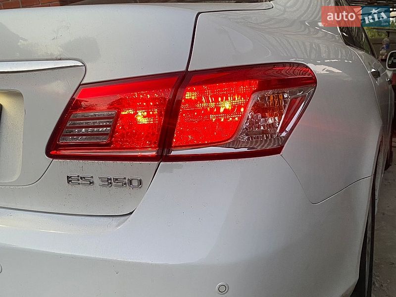Седан Lexus ES 2012 в Южном