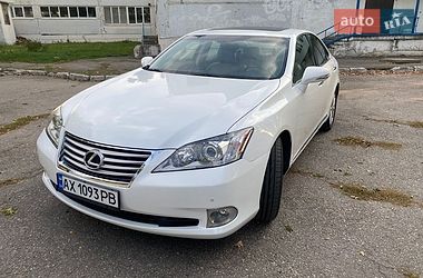 Седан Lexus ES 2012 в Южном
