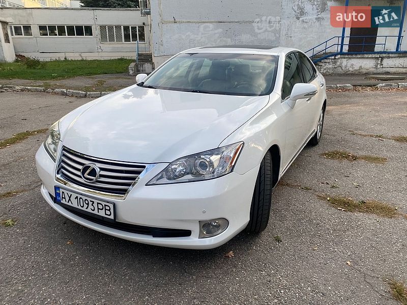 Седан Lexus ES 2012 в Южном