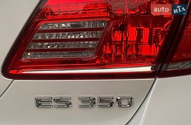 Седан Lexus ES 2012 в Южном