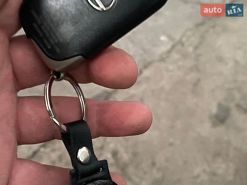 Седан Lexus ES 2012 в Южном