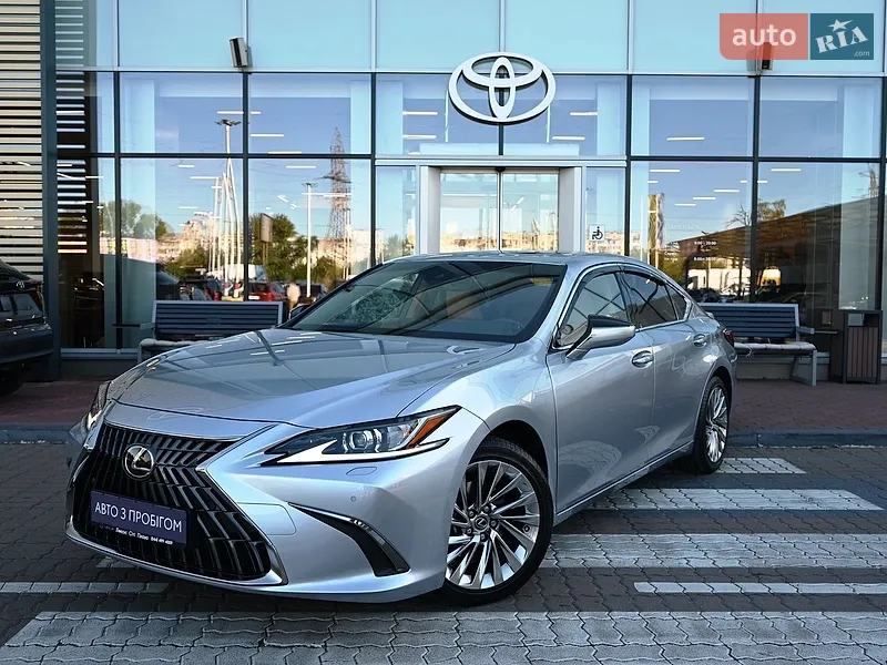 Lexus ES