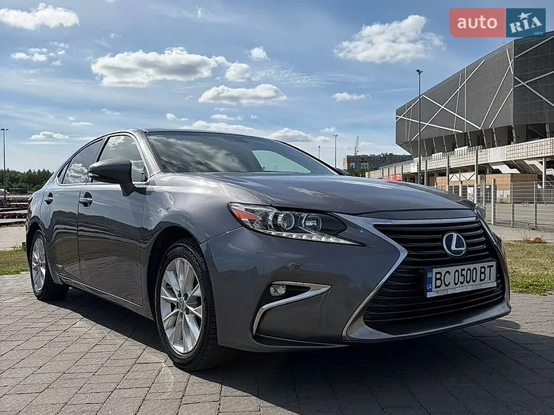 Lexus ES