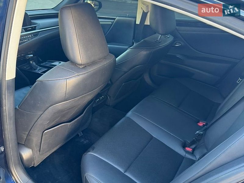 Седан Lexus ES 2021 в Киеве