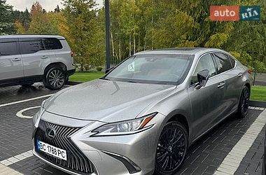 Седан Lexus ES 2021 в Львове