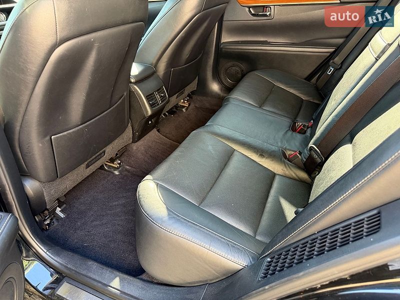Седан Lexus ES 2012 в Умани