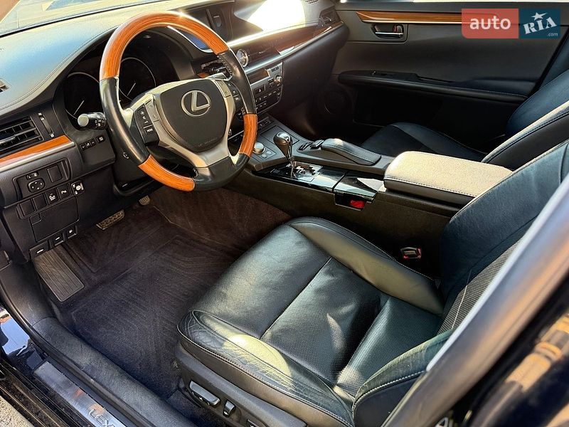 Седан Lexus ES 2012 в Умани