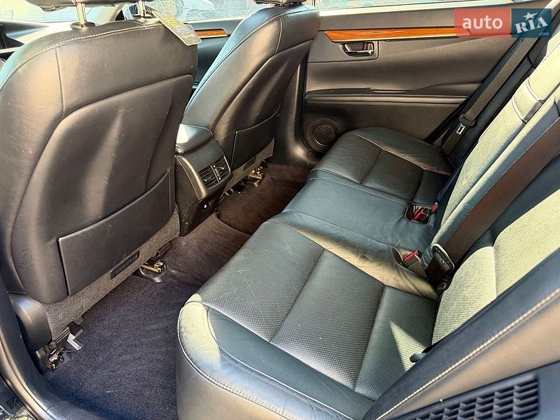 Седан Lexus ES 2012 в Умани