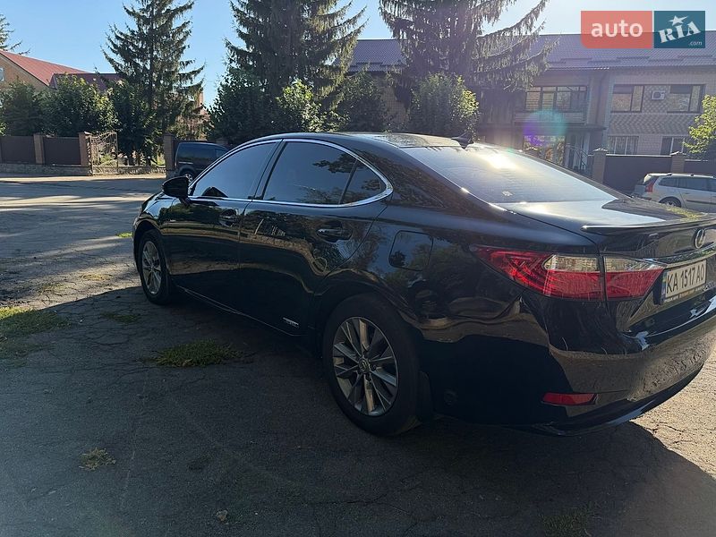 Седан Lexus ES 2012 в Умани
