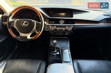 Седан Lexus ES 2012 в Умани