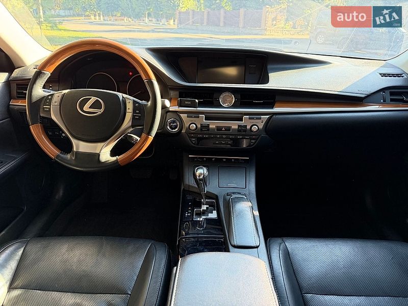 Седан Lexus ES 2012 в Умани