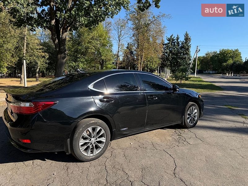 Седан Lexus ES 2012 в Умани