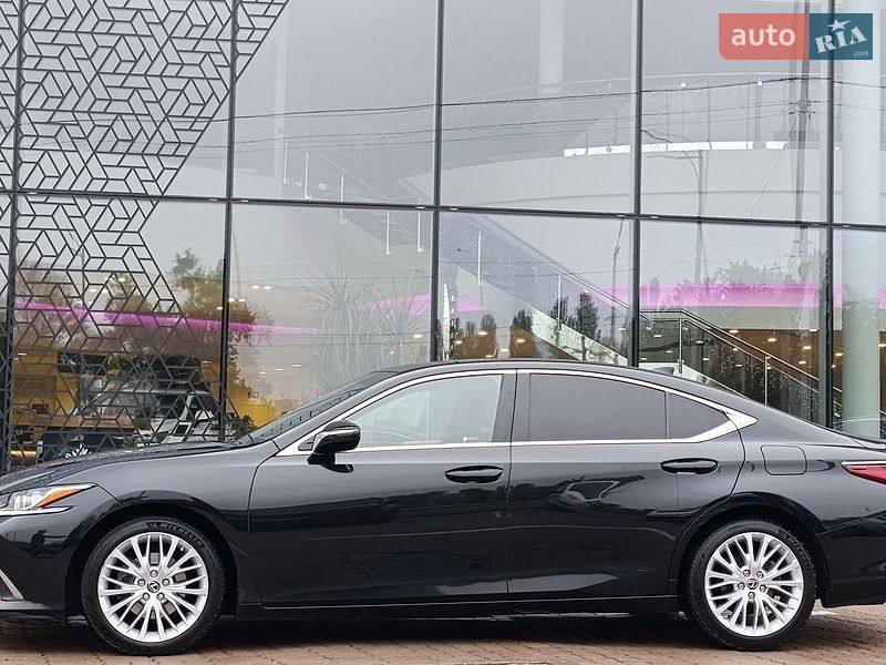 Седан Lexus ES 2020 в Киеве
