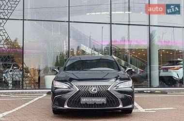 Седан Lexus ES 2020 в Киеве