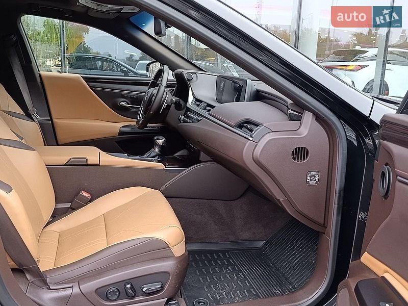 Седан Lexus ES 2020 в Киеве