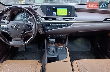 Седан Lexus ES 2020 в Киеве