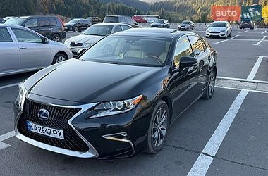 Седан Lexus ES 2015 в Киеве