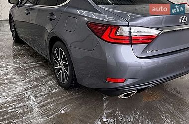 Седан Lexus ES 2017 в Чернигове