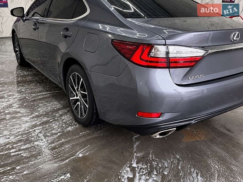 Седан Lexus ES 2017 в Чернигове