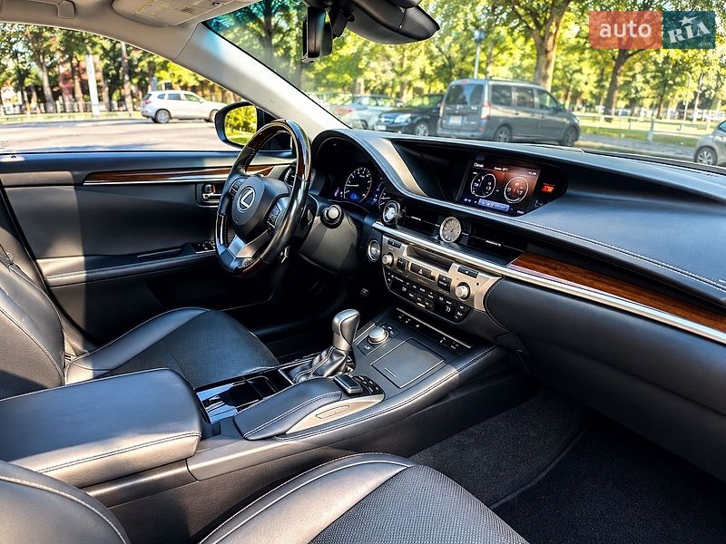Седан Lexus ES 2017 в Чернигове