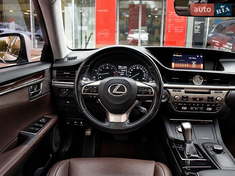 Седан Lexus ES 2018 в Житомире