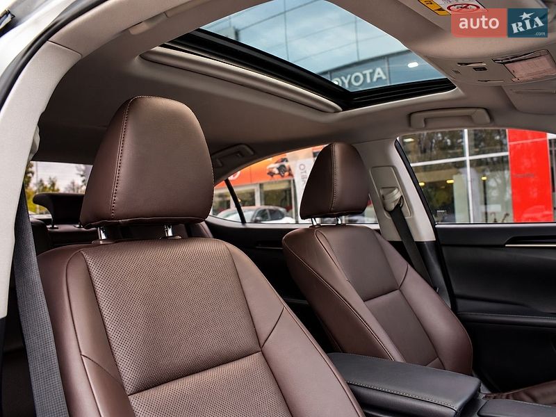 Седан Lexus ES 2018 в Житомире