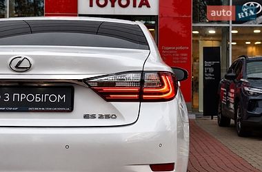 Седан Lexus ES 2018 в Житомире