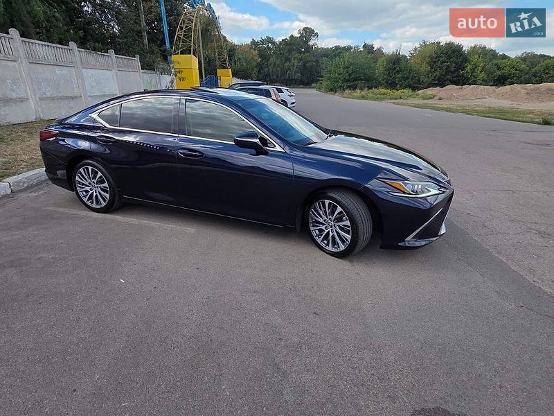 Седан Lexus ES 2019 в Прилуках