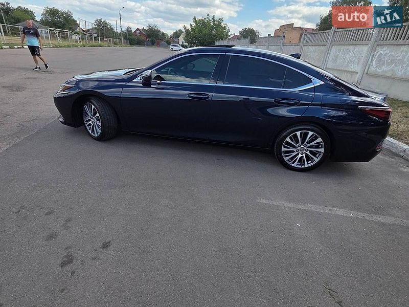 Седан Lexus ES 2019 в Прилуках