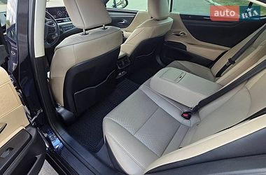 Седан Lexus ES 2019 в Прилуках