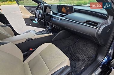 Седан Lexus ES 2019 в Прилуках