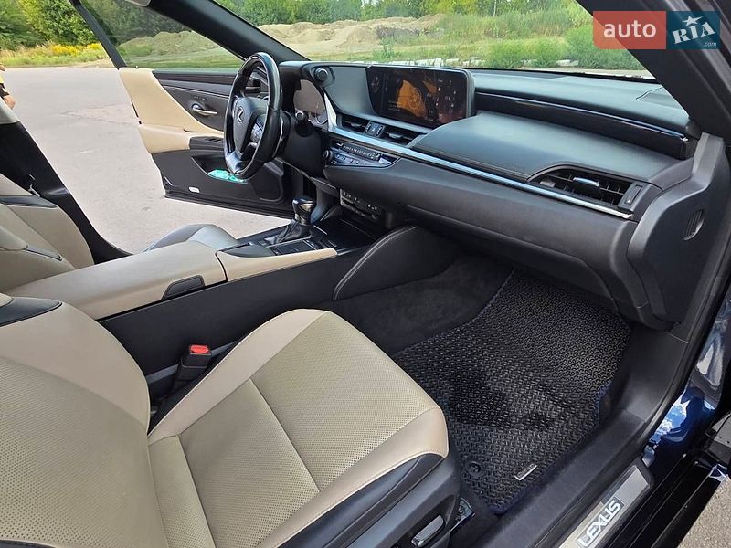 Седан Lexus ES 2019 в Прилуках